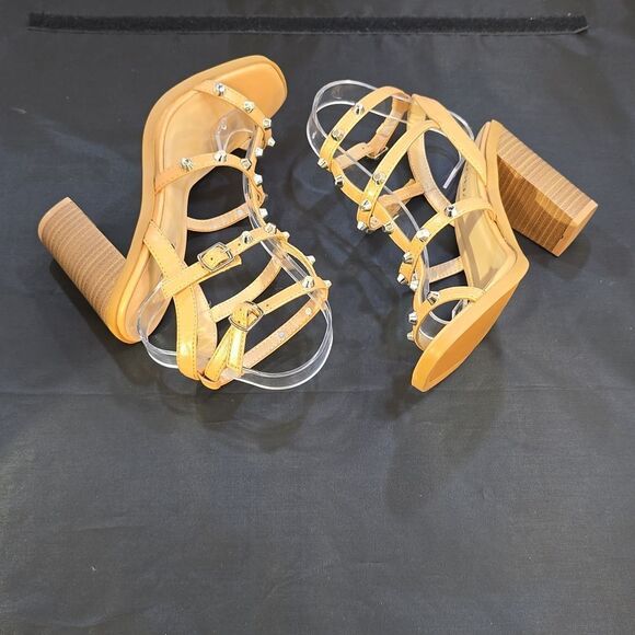 BRAND NEW SODA CAMINO-S PATENT STUDDED ANKLE STRAP HEELS - Picture 14 of 16